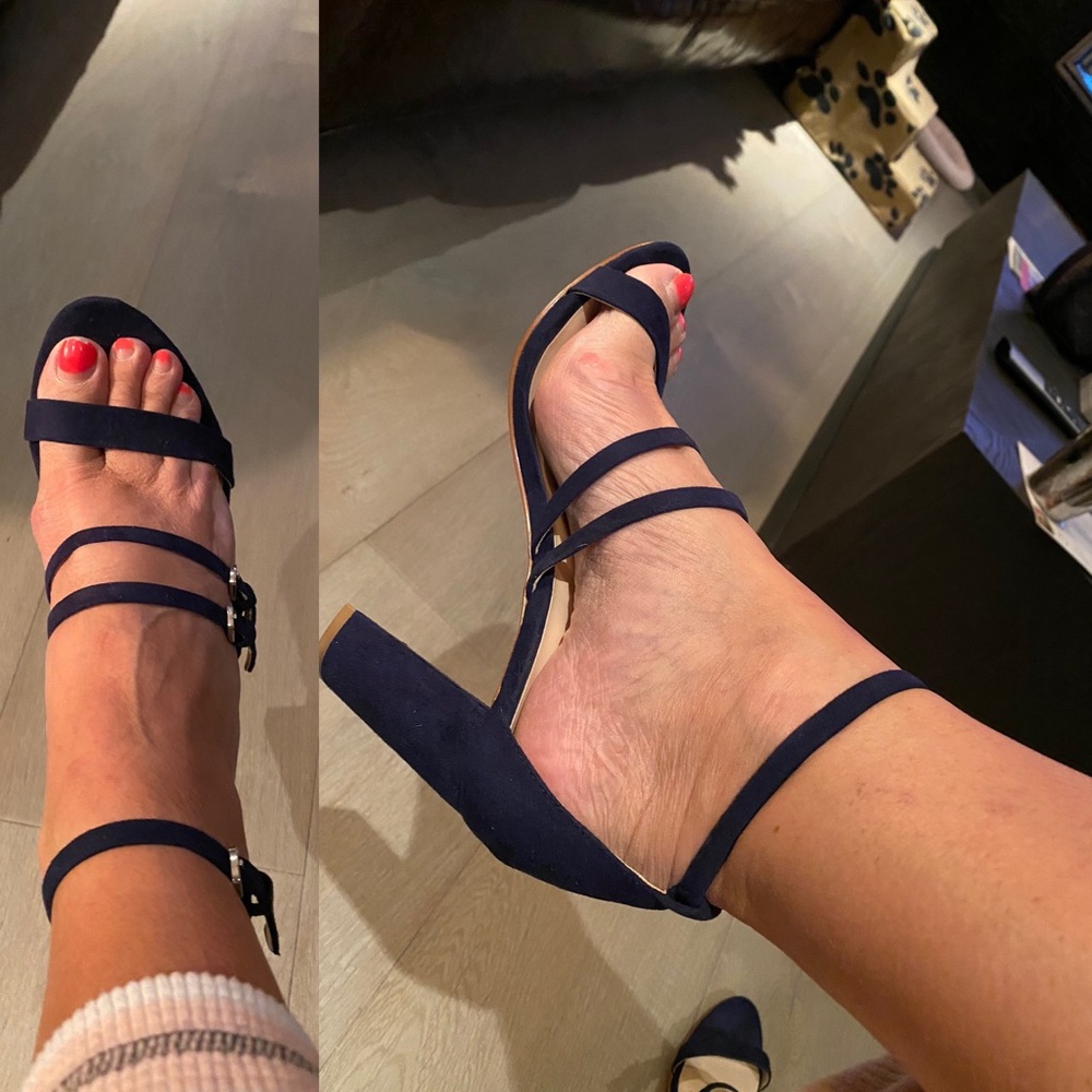Navy Nine West heels used once excellent cond 8M
